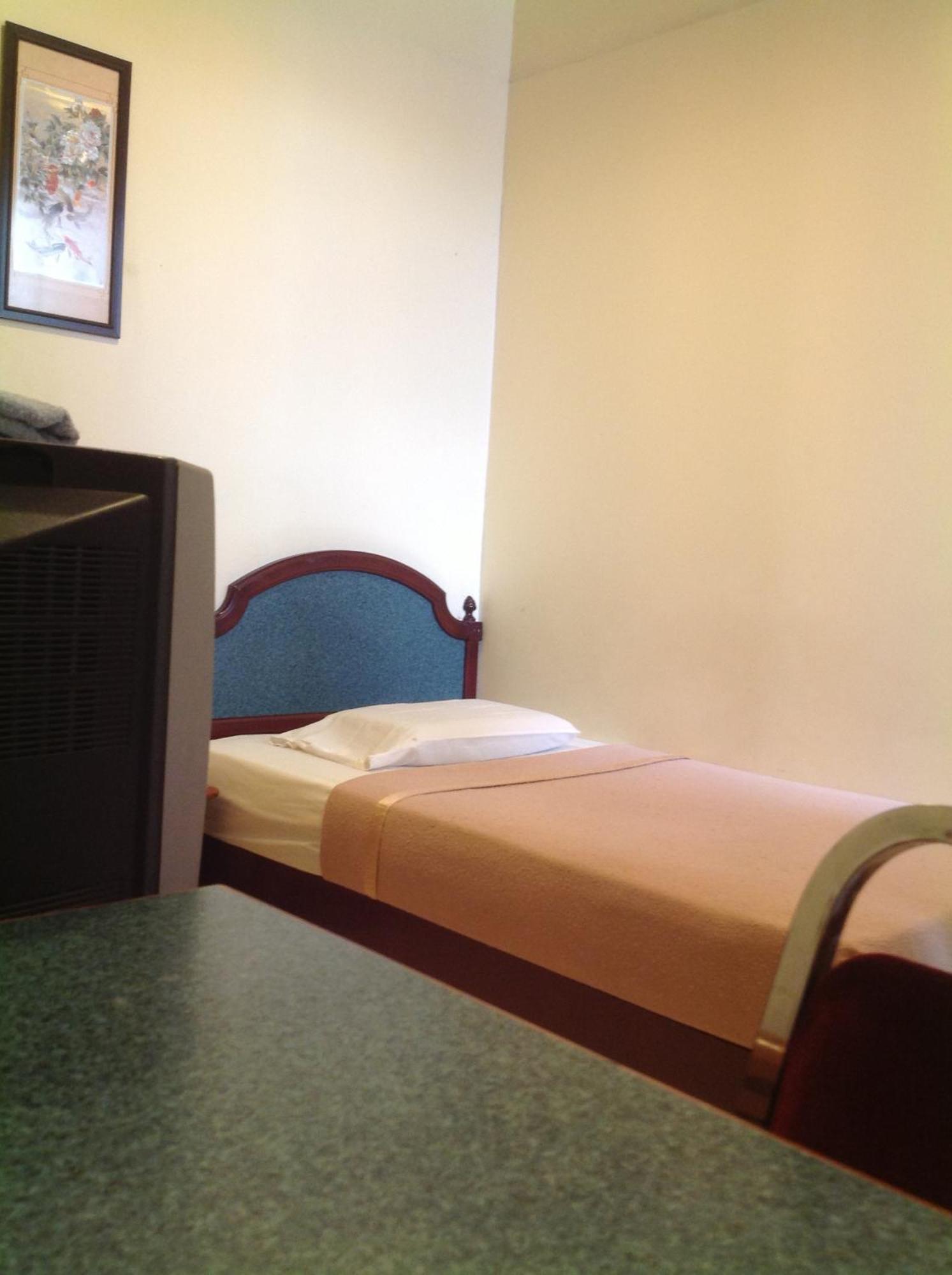 Hotel Morning Glory Kudat Chambre photo